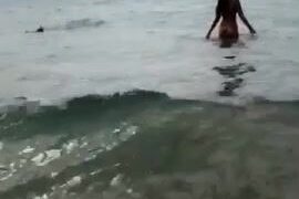 التشليح والنيك على شاطئ البحر فيديو