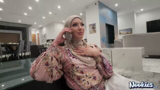 زوجتي المثيرة المحجبة مدمنة على التسوق – سكس نيك محجبات مترجم عربي فيديو