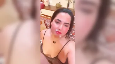 شرموطة سعودية تمص زب صديقها المصري فيديو