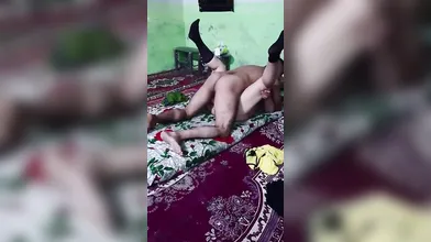 فيلم نيك جماعي لشرموطة مصرية تتناك بالفلوس فيديو