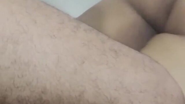 مصرية مربربة بتتناك خلفي من حارس العمارة وصوتها مسموع – سكس جديد فيديو