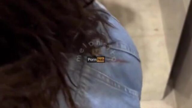 مصرية هايجه على زب صاحبها في الشغل بتتفشخ من النيك في حمام المكتب فيديو