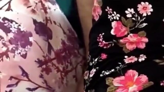 مزة مصرية في شقة مفروشة بتمص للزبون المصري ويفشخها خلفي فيديو